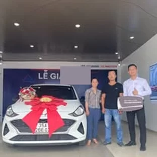 Bàn giao xe Hyundai cho khách hàng tại Ninh Bình Bàn giao xe Hyundai cho khách hàng tại Ninh Bình